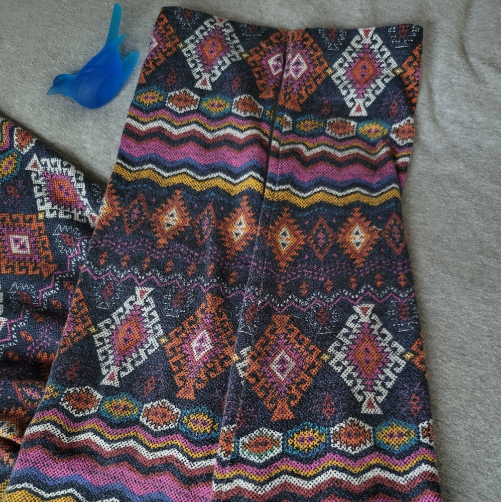 Aztec Patterned Leggings - Picture 4 of 5